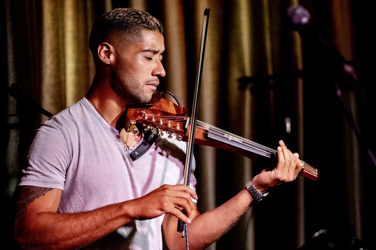 Paxin Tenebris performing on electric violin